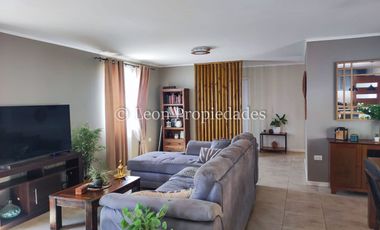 Leon Propiedades vende Parcela con Casa en sector Cuyuncavi Alto, Curacaví.