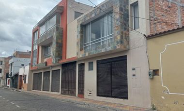 PROPIEDAD EN VENTA MULTIUSO EN ATUNTAQUI 2 CASAS MAS 3 MODULOS PARA TALLERES Y FABRICA TEXTIL