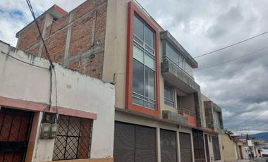 PROPIEDAD EN VENTA MULTIUSO EN ATUNTAQUI 2 CASAS MAS 3 MODULOS PARA TALLERES Y FABRICA TEXTIL