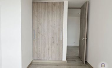 Apartamento de 3 alcobas en venta. Sabaneta, Las Lomitas