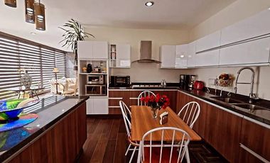 CASA EN VENTA CON ALBERCA EN ZONA DEL CAMPESTRE