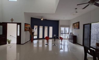 CASA EN VENTA EN FRACCIONAMIENTO FLANBOYANT