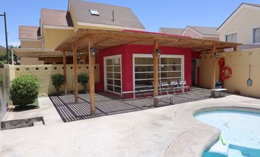 Venta amplia casa de 3 pisos en Condominio Balmaceda Sur