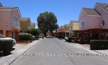 Venta amplia casa de 3 pisos en Condominio Balmaceda Sur