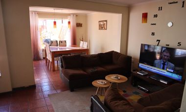 Venta amplia casa de 3 pisos en Condominio Balmaceda Sur