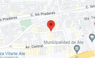 Casa como terreno  en Calle San Martin, Ate Vitarte cerca a la Muni Ate