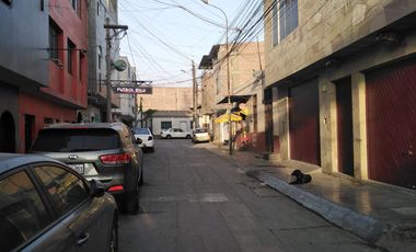 Casa como terreno  en Calle San Martin, Ate Vitarte cerca a la Muni Ate