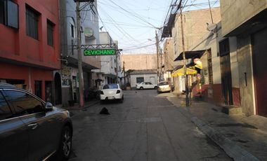 Casa como terreno  en Calle San Martin, Ate Vitarte cerca a la Muni Ate