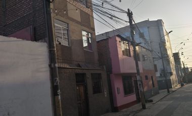 Casa como terreno  en Calle San Martin, Ate Vitarte cerca a la Muni Ate