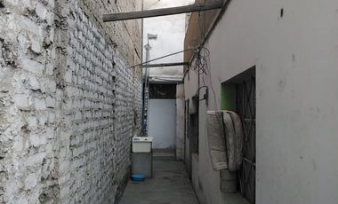 Casa como terreno  en Calle San Martin, Ate Vitarte cerca a la Muni Ate