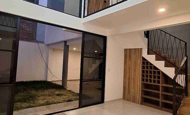 Se vende hermosa casa con 4 recámaras,  jardin y terraza en San Sebastian Tutla, Oaxaca