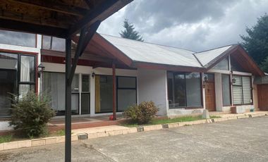 Oportunidad de inversión amplia casa en salida Sur de Valdivia