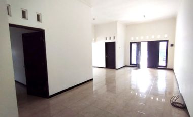 Rumah utara UGM dan Sekolah Al Azhar