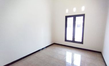 Rumah utara UGM dan Sekolah Al Azhar