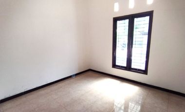 Rumah utara UGM dan Sekolah Al Azhar