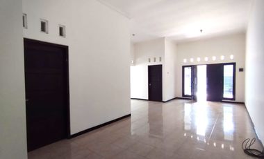 Rumah utara UGM dan Sekolah Al Azhar