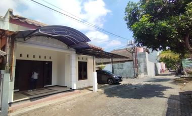 Rumah utara UGM dan Sekolah Al Azhar