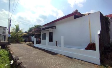 Rumah utara UGM dan Sekolah Al Azhar