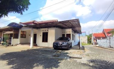 Rumah utara UGM dan Sekolah Al Azhar