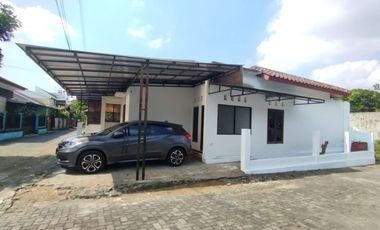 Rumah utara UGM dan Sekolah Al Azhar