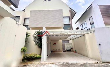 Rumah Modern Minimalis Dalam Town House Dekat Tol Desari