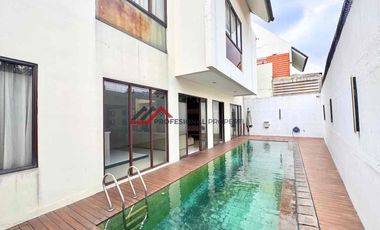 Rumah Modern Minimalis Dalam Town House Dekat Tol Desari