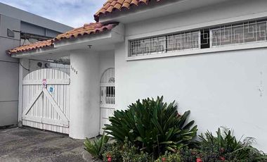 Departamento Amoblado Planta Baja de 2 Dormitorios en Urdesa Central (NO POSEE GARAJE)