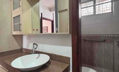 Departamento Amoblado Planta Baja de 2 Dormitorios en Urdesa Central (NO POSEE GARAJE)