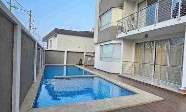 Departamento moderno de alquiler en Urb. Santa Cecilia (sector cerrado)