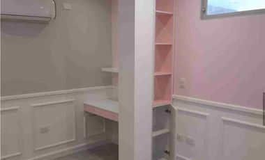 Departamento moderno de alquiler en Urb. Santa Cecilia (sector cerrado)