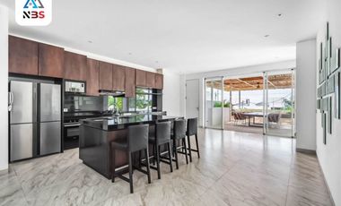 FOR SALE LUXURY VILLA WITH BEAUTIFUL SWIMMING POOL AND VIEW AT KUTA SELATAN BALI