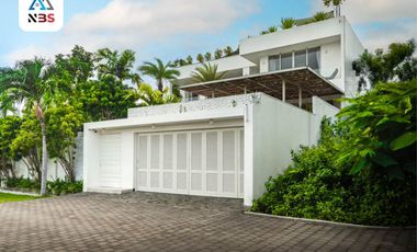 FOR SALE LUXURY VILLA WITH BEAUTIFUL SWIMMING POOL AND VIEW AT KUTA SELATAN BALI