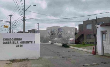 Se vende departamento duplo en primer piso con patio.