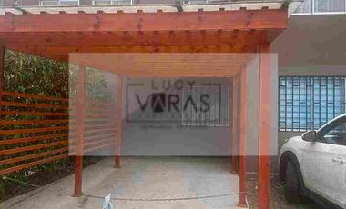 Se vende departamento duplo en primer piso con patio.