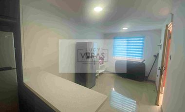 Se vende departamento duplo en primer piso con patio.