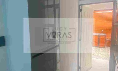 Se vende departamento duplo en primer piso con patio.