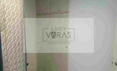 Se vende departamento duplo en primer piso con patio.