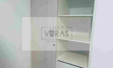 Se vende departamento duplo en primer piso con patio.