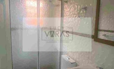 Se vende departamento duplo en primer piso con patio.