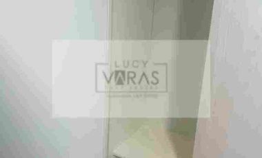 Se vende departamento duplo en primer piso con patio.