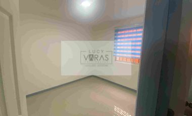 Se vende departamento duplo en primer piso con patio.