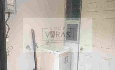 Se vende departamento duplo en primer piso con patio.