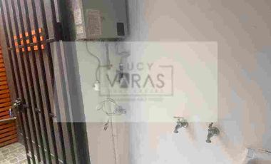 Se vende departamento duplo en primer piso con patio.