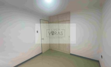 Se vende departamento duplo en primer piso con patio.