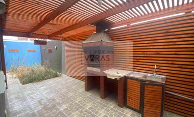 Se vende departamento duplo en primer piso con patio.