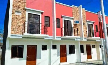 Villa Dulalia Marilao - Burgundy 2 Bedrooms