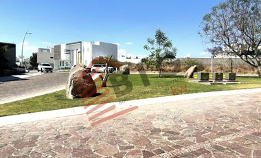 Departamento Penthouse en Venta, de dos niveles dentro de condominio en Cañadas del Lago, Corregidora