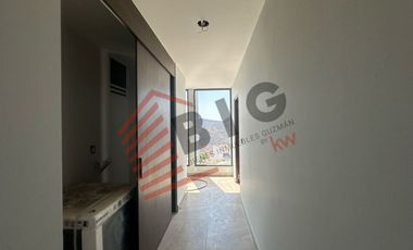 Departamento Penthouse en Venta, de dos niveles dentro de condominio en Cañadas del Lago, Corregidora