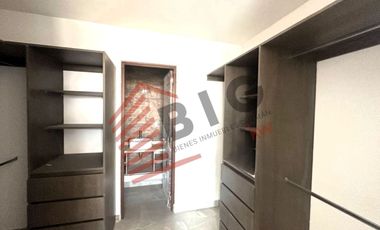 Departamento Penthouse en Venta, de dos niveles dentro de condominio en Cañadas del Lago, Corregidora