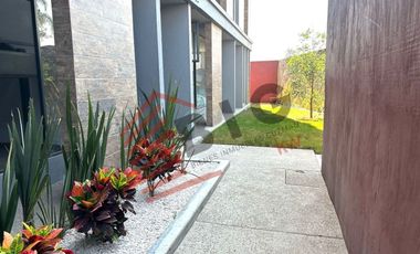 Departamento Penthouse en Venta, de dos niveles dentro de condominio en Cañadas del Lago, Corregidora